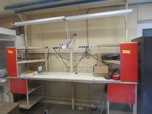 lot 125 image: Anti-Static Work Station