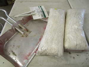 lot 160 image: Aluminum Dust, Mopheads