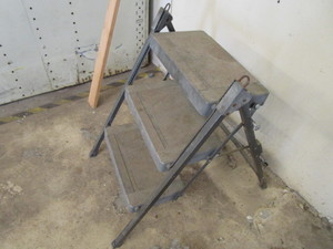 lot 175 image: Cosco Folding Step Stool