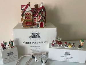 lot 32 image: Three Piece LOT - Dept. 56 Heritage Village Collection 