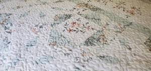lot 40 image: King Size Comforter Set with Shams