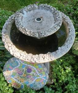 lot 44 image: Concrete Bird Bath Fountain