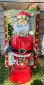 lot 25 image: Metal Santa Holiday Yard Ornament
