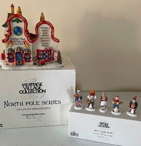lot 10 image: Retired Dept. 56 Heritage Village North Pole Series Christmas Bread Bakers and Early Rising Elves