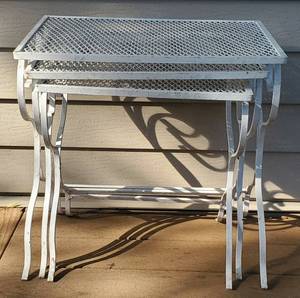 lot 72 image: Vintage Stackable Nesting Metal Patio Side Tables