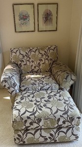lot 31 image: Flexsteel Overstuffed Chair and Ottoman Set with Artwork