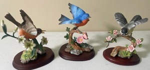 lot 79 image: Porcelain Birds and Flowers Lot of 3 Robin-Lily, Chickadee-Rose and Bluebird with Poppy