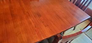 lot 119 image: Dining Room Table and Six Chairs and Two Leaves