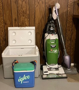 lot 129 image: Hoover Wind Tunnel 2 Carpet Cleaner with Steam Mop and Coolers