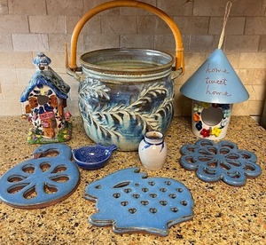 lot 121 image: Pottery Lot Glazed Trivets