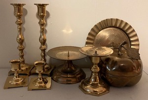 lot 162 image: Lot of Brass Candlesticks and Decor