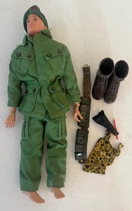 lot 190 image: Vintage 1960s GI Joe Scarred Face Green Beret with Clothing