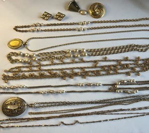 lot 196 image: Lot of Gold Costume Jewelry