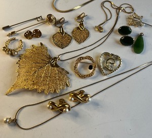 lot 200 image: Gold Dipped Ash Leaf and Earrings, Costume Jewelry Lot Sarah Conventry Jade