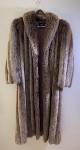 lot 178 image: Womens Fur Coat