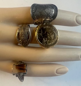 lot 209 image: Lot of 4 Vintage Rings Sterling Spoon Ring, Sterling Art Deco Agate Ring