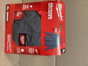 lot 29 image: Milwaukee Mens X-Large Gray GRIDIRON CottonPolyester Long-Sleeve Pocket T-Shirt Customer Returns See Pictures