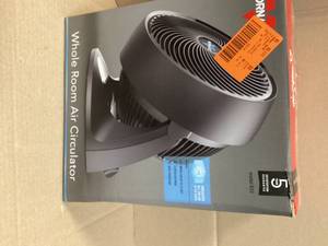 lot 32 image: Vornado 633 Mid-Size 9 in. Whole Room Air Circulator Fan Customer Returns See Pictures
