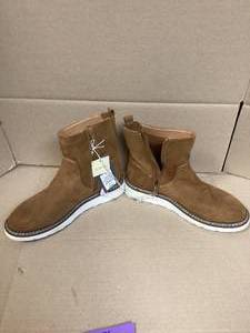 lot 9 image: Zip up Boots Size 9