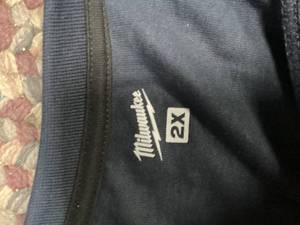 lot 34 image: Milwaukee Mens Shirt Size 2X Customer Returns See Pictures