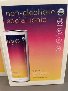 lot 12 image: Hiyo Organic Blackberry Lemon Non-Alcoholic Social Tonic - 2 X 4 Packs