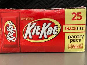 lot 27 image: AS 4 - Kit Kat Snack Size Pantry Pack - 25 Bars (3 Packs)