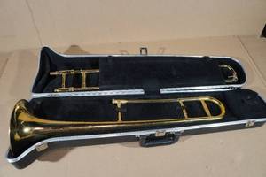 lot 18 image: Holton TR602 Slide Trombone with Case