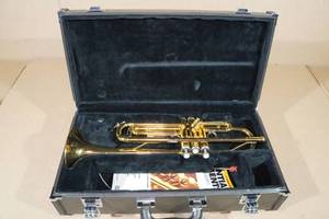 lot 19 image: Yamaha YTR2335 Trumpet with Hard Case
