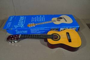 lot 23 image: Lauren 30 Nylon String Student Guitar