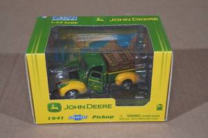 lot 51 image: John Deere 1941 Chevy Pick Up Die Cast Metal Model Truck 143