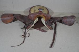 lot 58 image: Heavily Tooled Leather Youth Western Saddle 11