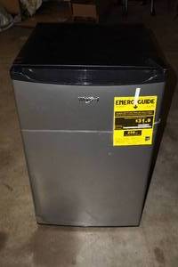lot 59 image: Whirlpool 4.3cu ft Refrigerator