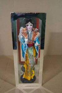 lot 69 image: Vintage Style Oriental Geisha Doll in Case
