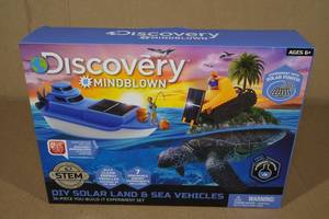 lot 70 image: Discovery DIY Solar Land & Sea Vehicles