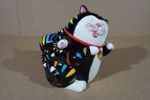 lot 93 image: CKAO Rainbow Cat Lucky Cookie Jar