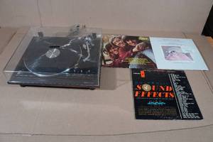lot 104 image: Quanta 500 Turntable with Vinyl Records