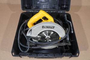 lot 124 image: DeWalt 7-14 Circular Saw with Electric Brake and Case