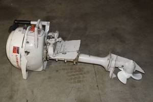lot 131 image: Vintage Johnson Seahorse 3HP Outboard Motor