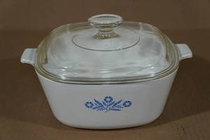 lot 134 image: Vintage Corningware with Blue Corn Flower Pattern 2.5QT