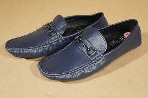 lot 176 image: Guess Mens Loafers -Size 7.5