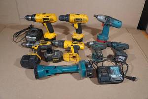 lot 186 image: Assorted Power Tools -DeWalt and Makita