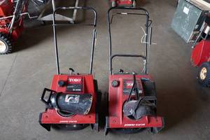 lot 194 image: 2 Toro Snow Throwers