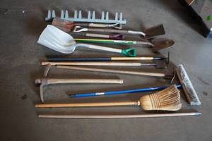 lot 201 image: Assorted Lawn Care Tools