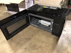 lot 20 image: Vissani 1.7 cu. ft. 1000-Watt Over the Range Microwave in Black Customer Returns See Pictures