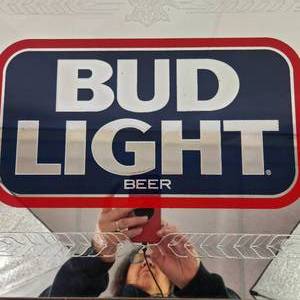 lot 30 image: Bud Light Beer Mirror Sign Bar Man Cave Red Blue 22 x 18