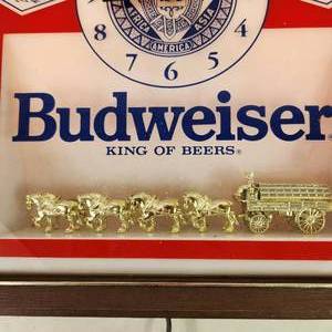 lot 34 image: Rare Vintage Larger Beer Light Up Clock Sign Clydesdales Light Up