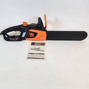 lot 40 image: WEN 4015 9-Amp 14-Inch Electric Chainsaw  Tested Works Great