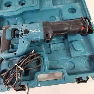 lot 43 image: Makita Corded Reciprocating Saw JR3050T With Hard Case Tested Works