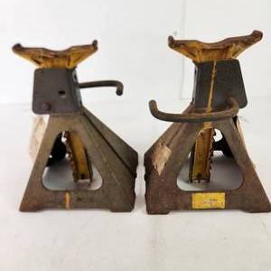 lot 44 image: Set Of NAPA Fleet Floor Jacks Model 91-505