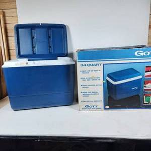 lot 57 image: Vintage GOTT 34 Quart Cooler Excellent Condition in Original Box